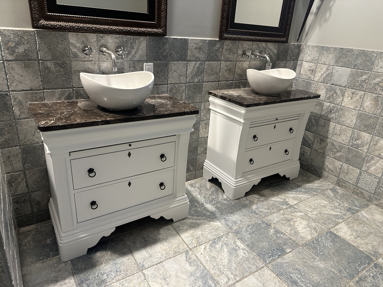 White bathroom vanities